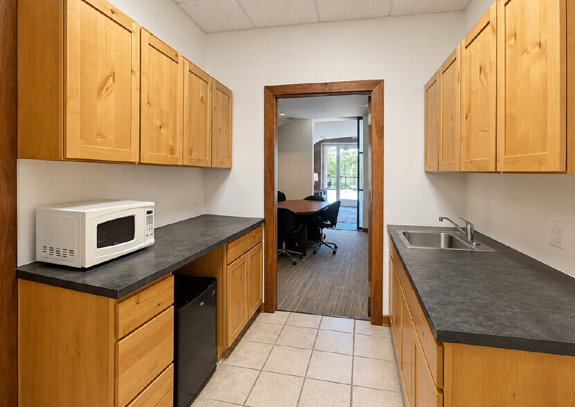 More Photos Of 810 Calle Mejia, Santa Fe Office For Sale