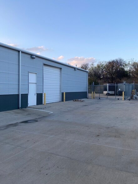 More Photos Of 3111 IH 30, Dallas Light Distribution For Lease