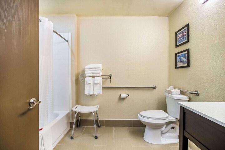 More Photos Of 730 E Xenia Dr, Fairborn Hotel For Sale