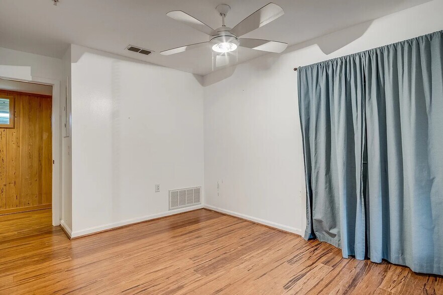 More Photos Of 921 NW 9th St, Grand Prairie Assisted Living For Sale