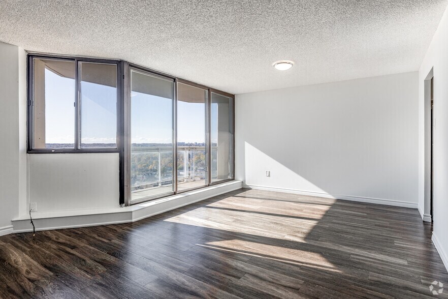 More Photos Of 340 Colborne St, London Apartments For Lease