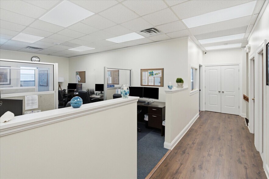 More Photos Of 1038 West Jericho Tpke, Smithtown Office For Sale
