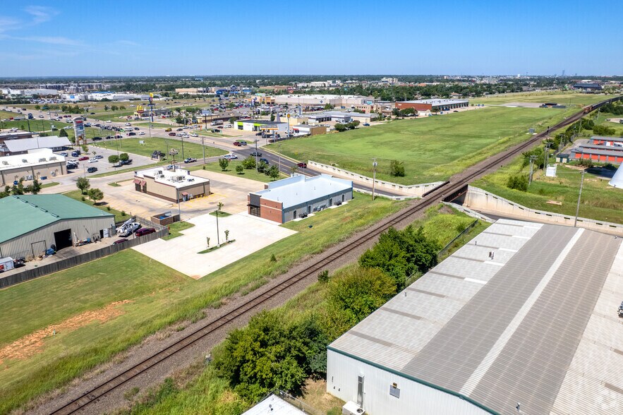 More Photos Of 120 SE 19th St, Moore Storefront For Lease