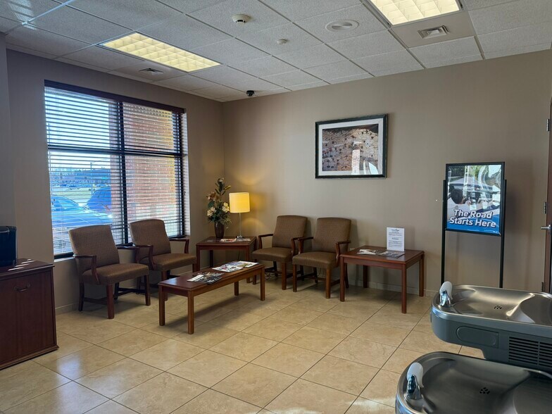 More Photos Of 2121-2155 W Republic Rd, Springfield Unknown For Lease