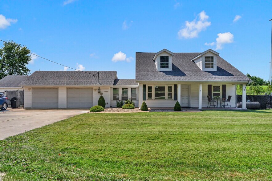 Primary Photo Of 9 Mingo Ln, Lake Saint Louis General Retail For Lease