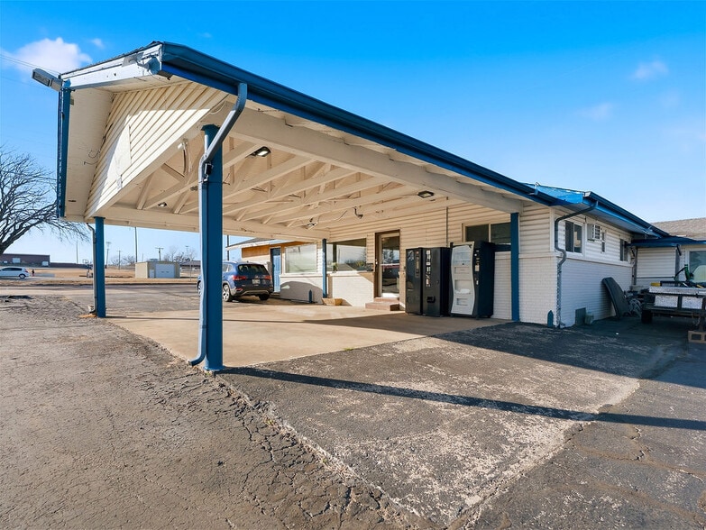 More Photos Of 1900 N Broadway Ave, Ada Hotel For Sale