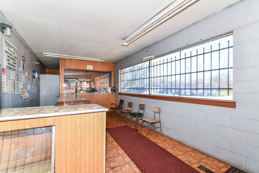 More Photos Of 715 W 30th St, Indianapolis Auto Repair For Sale