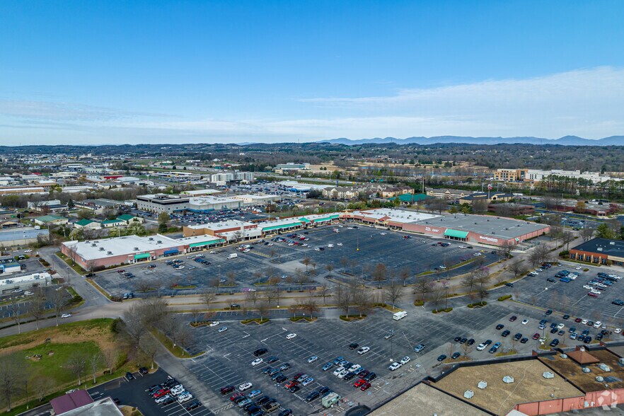 More Photos Of 109-297 N Seven Oaks Dr, Knoxville Freestanding For Lease
