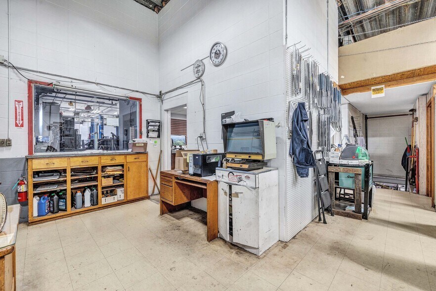 More Photos Of 1988 E Mason St, Green Bay Auto Dealership For Sale