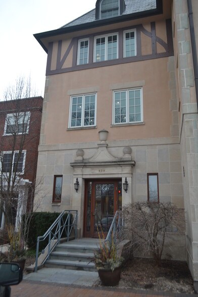 More Photos Of 430 Park Ave, Highland Park Office For Lease