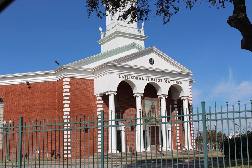 More Photos Of , Houston Multifamily For Sale