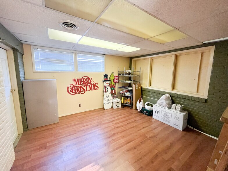 More Photos Of 703 S Glenstone Ave, Springfield Auto Dealership For Sale