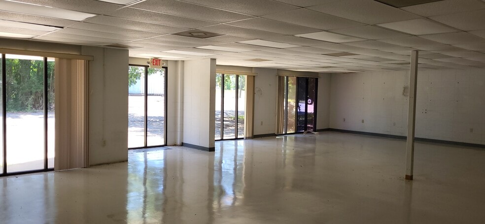 More Photos Of 520 33rd St, Gulfport Office For Sale