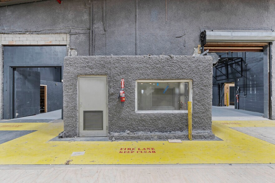 More Photos Of 4865 Arthur Kill Rd, Staten Island Warehouse For Sale