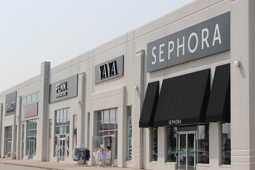 More Photos Of 6075 Mavis Rd, Mississauga Storefront For Lease