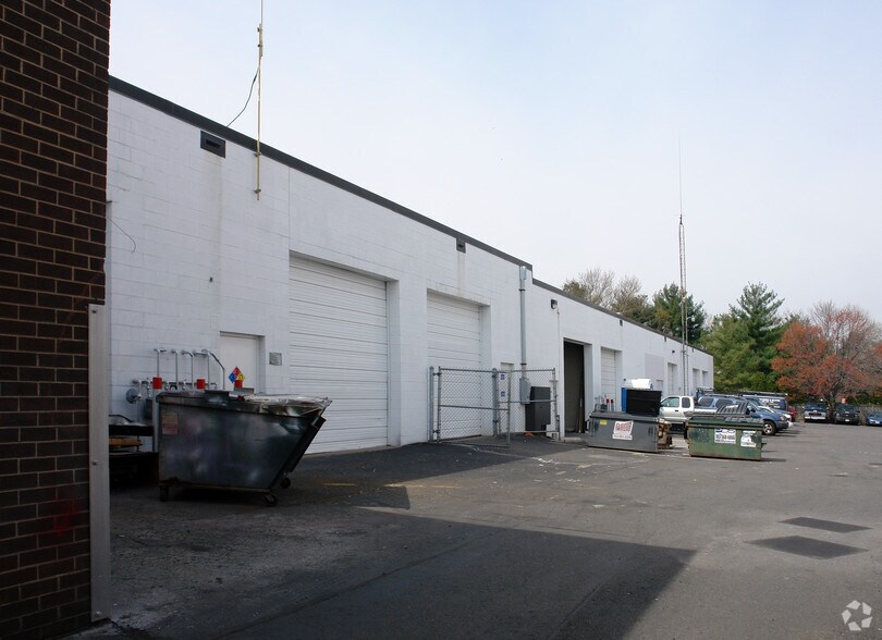 More Photos Of 8400 Hilltop Rd, Fairfax Light Distribution For Lease