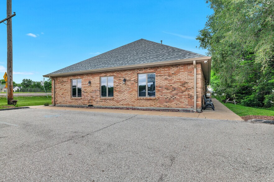 More Photos Of 763 W Terra Ln, O'Fallon Loft Creative Space For Lease