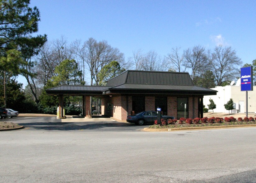 Primary Photo Of 4485 Poplar Ave, Memphis Bank For Lease
