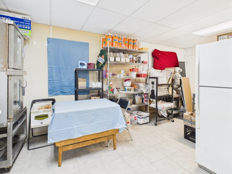 More Photos Of 12240 S Dixie, La Salle Convenience Store For Sale