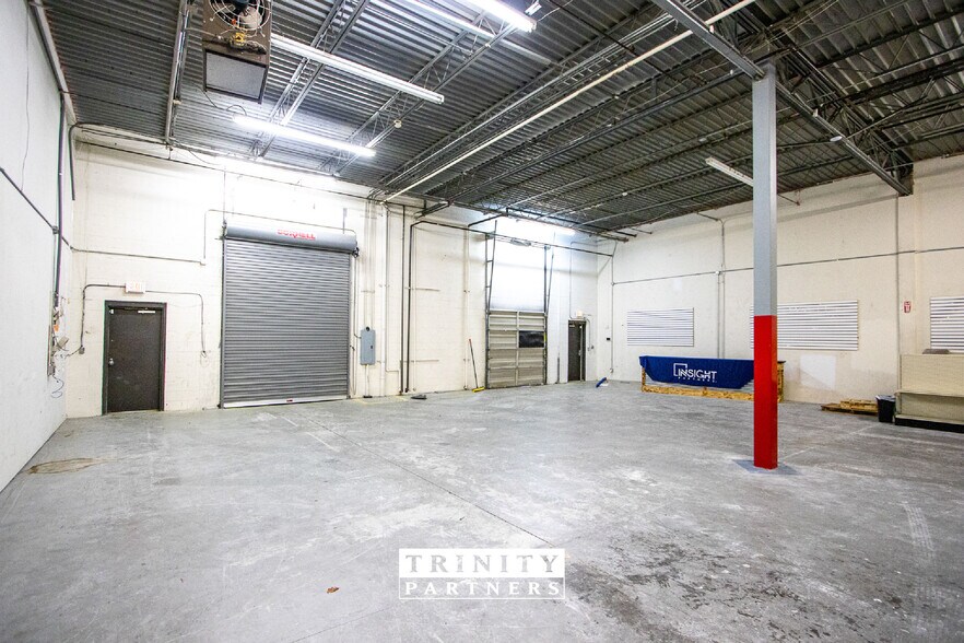 More Photos Of 6904 N Main St, Columbia Light Manufacturing For Lease