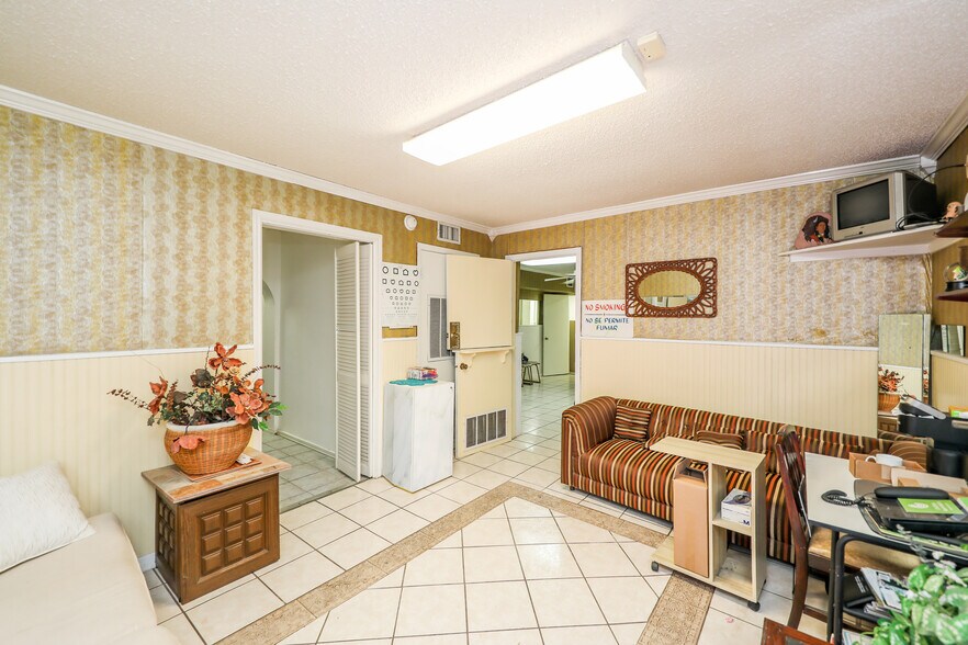 More Photos Of 1019 San Bernardo Ave, Laredo Office For Sale