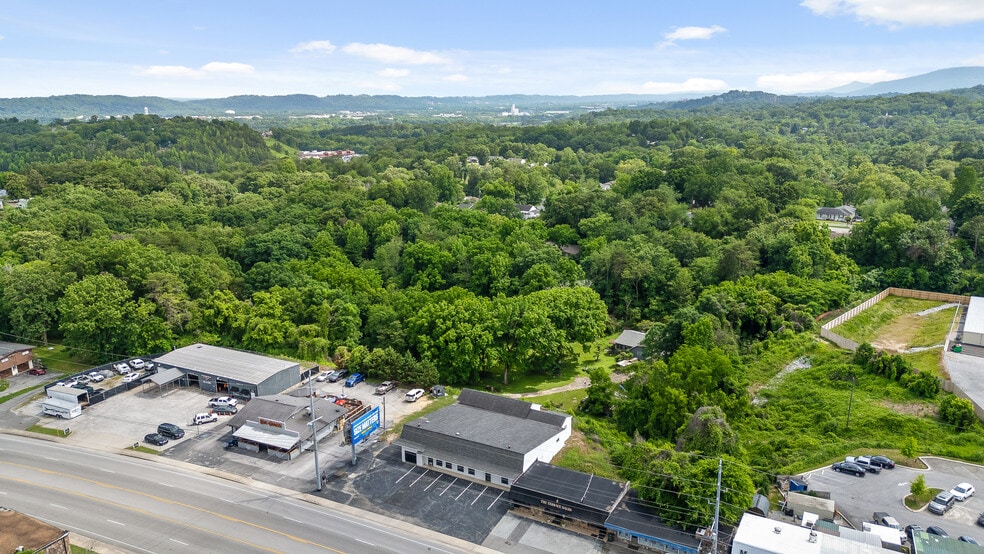 More Photos Of 734 Ashland Ter, Chattanooga Storefront Retail Office For Sale