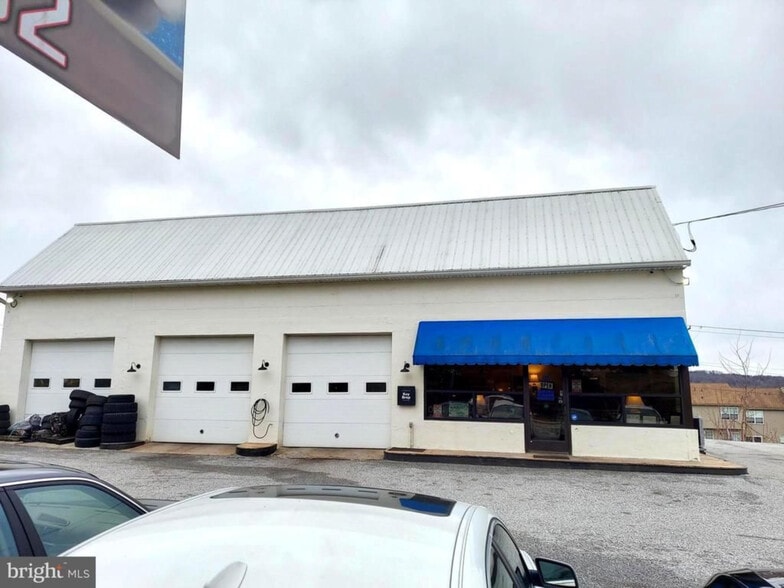 More Photos Of 120 E Market St, Hallam Auto Repair For Sale