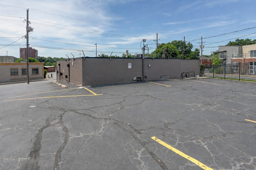 More Photos Of 4003 Pennsylvania Ave, Kansas City Office For Sale