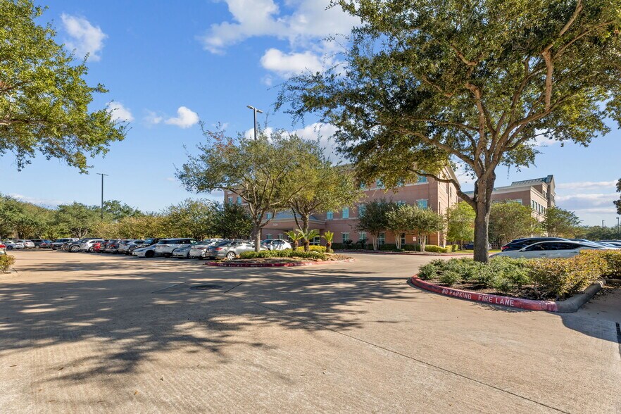 More Photos Of 1429 Tx-6, Sugar Land Medical For Lease
