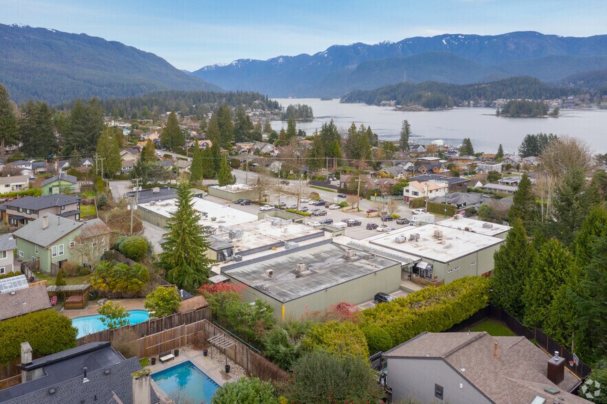 More Photos Of 383-477 Dollarton Hwy, North Vancouver Storefront For Lease