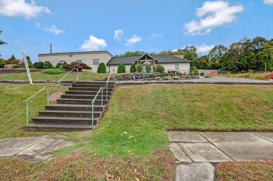 More Photos Of 1110 Clay Ave, Dunmore Medical For Lease