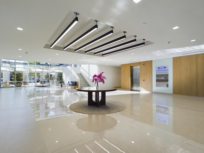 More Photos Of 1701 E Lamar Blvd, Arlington Office For Lease