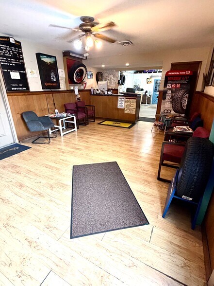 More Photos Of 1529 E Philadelphia Ave, Gilbertsville Auto Repair For Sale