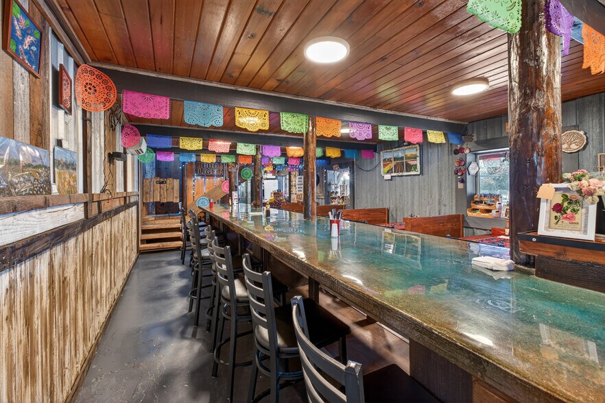 More Photos Of 14969 W Bow Hill Rd, Bow Bar For Sale