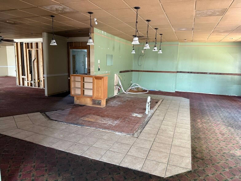 More Photos Of 1601 N Market St, Sparta Restaurant For Sale