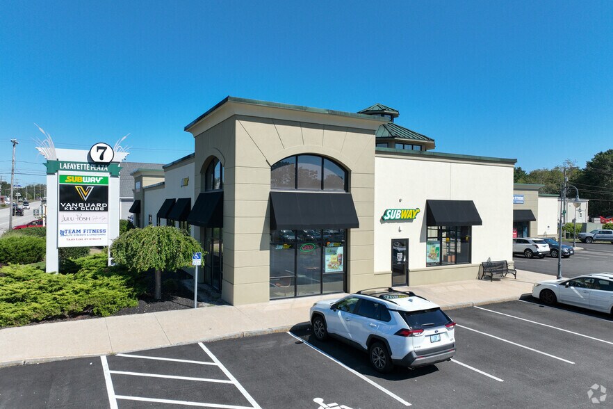 More Photos Of 7 Lafayette Rd, North Hampton Freestanding For Lease