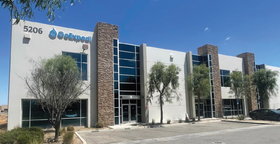 More Photos Of 5206 Young St, Bakersfield Manufacturing For Lease