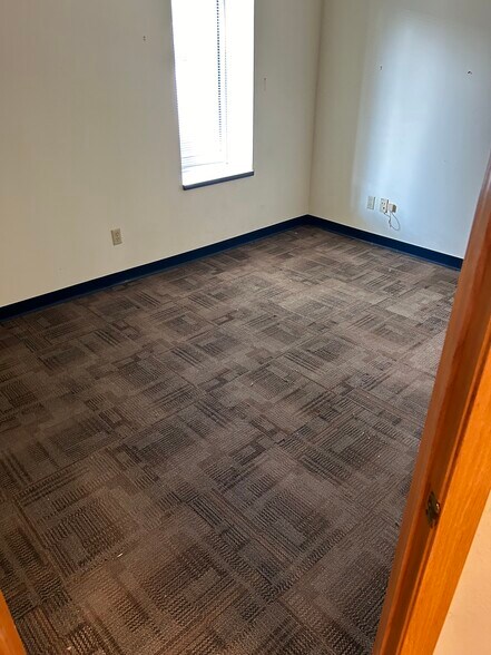 More Photos Of 815 N Main St, Oregon Freestanding For Lease