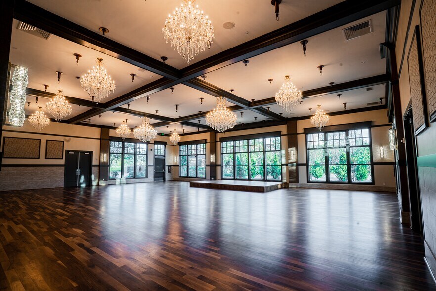 More Photos Of 16555 Creek Bend Dr, Sugar Land Freestanding For Sale