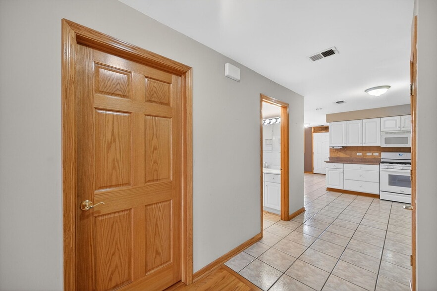 More Photos Of 4369 N Elston Ave, Chicago Specialty For Sale