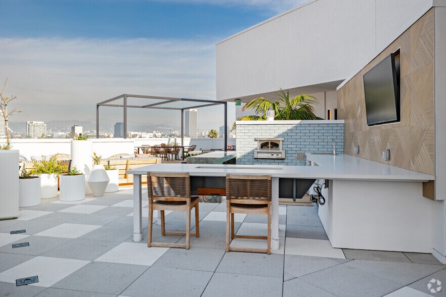 More Photos Of 5935 W Pico Blvd, Los Angeles Apartments For Lease