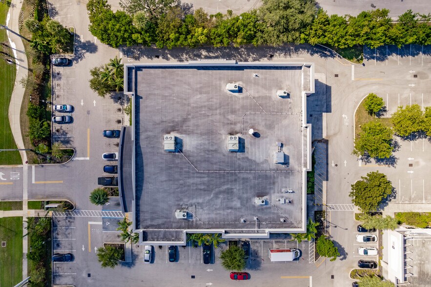 More Photos Of 8053 W Oakland Park Blvd, Sunrise Storefront For Sale