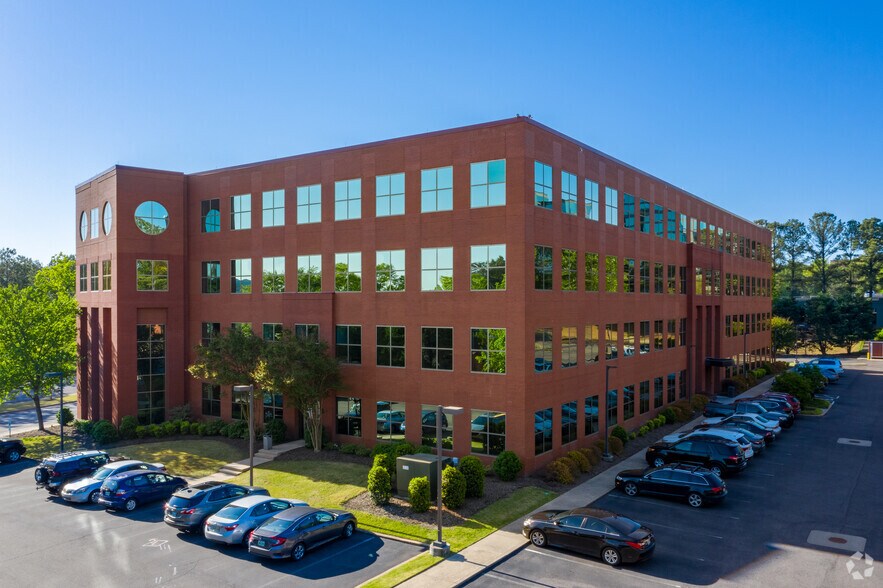 More Photos Of 1661 International Dr, Memphis Office For Lease
