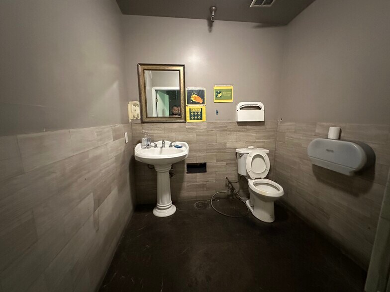 More Photos Of 18409 E Valley Blvd, City of Industry Warehouse For Lease