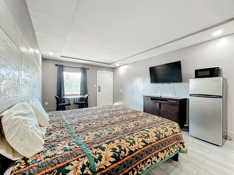 More Photos Of 307 E Vine St, Kissimmee Hotel For Sale