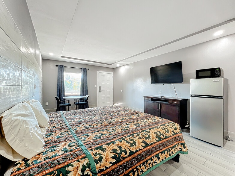 More Photos Of 307 E Vine St, Kissimmee Hotel For Sale