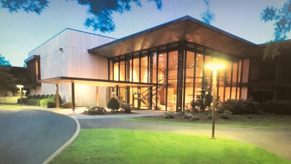 More Photos Of 199 Benson Rd, Middlebury Flex For Lease