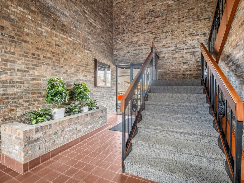 More Photos Of 1612 Asheville Hwy, Hendersonville Office For Sale