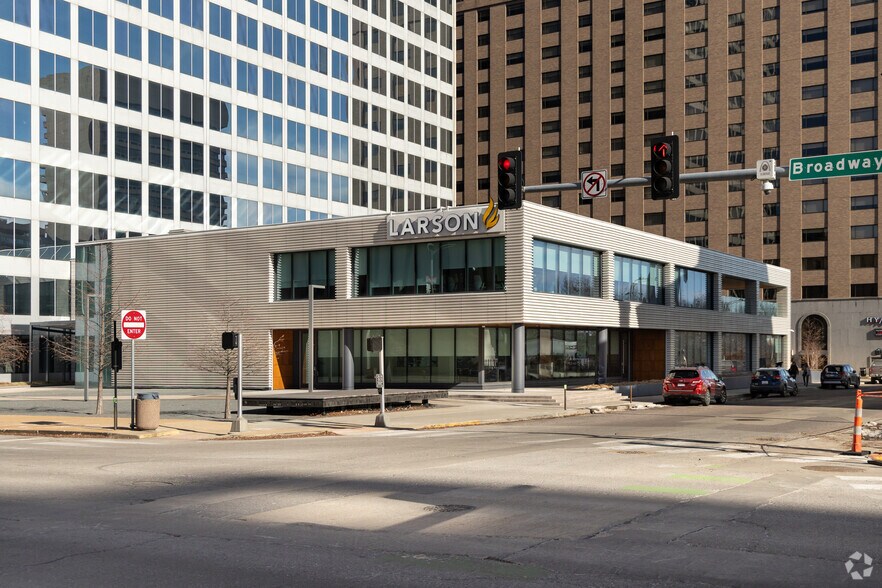 More Photos Of 100 N Broadway, Saint Louis Office For Lease