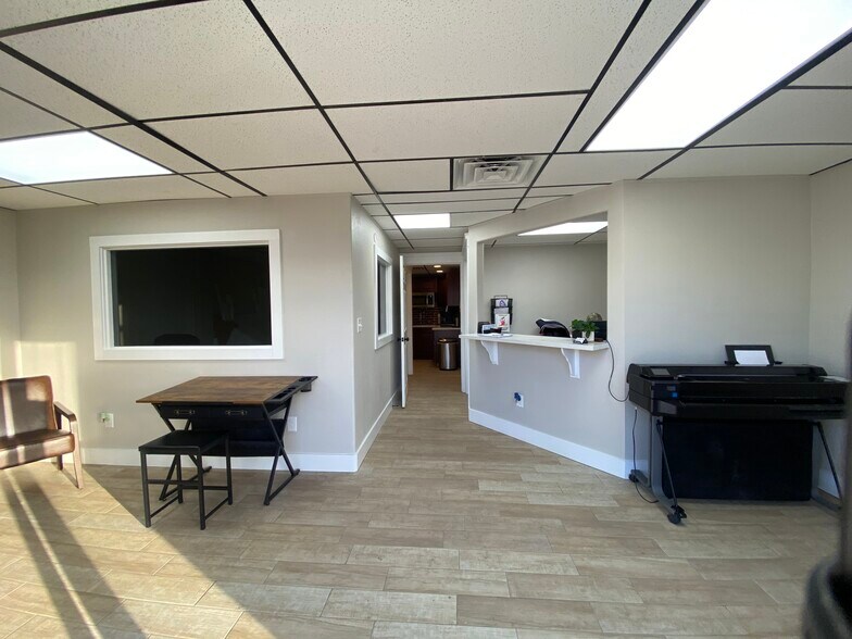 More Photos Of 1173 N Main St, Vidor Office For Lease